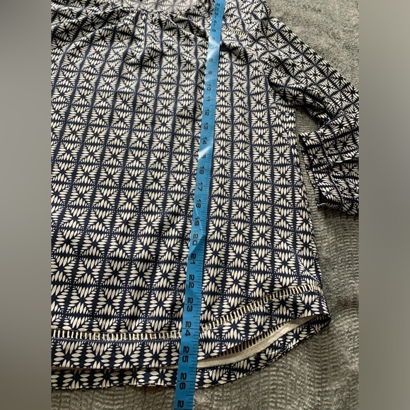 3/$20 J. CREW Long Sleeve Pullover Blouse Hi-Low Curve Hem Eyelet Accents Large - Picture 6 of 14